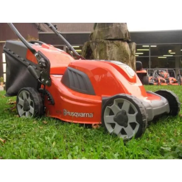 Χλοοκοπτική μηχανή ηλεκτρική ωθούμενη Husqvarna LC 141C 1800W
